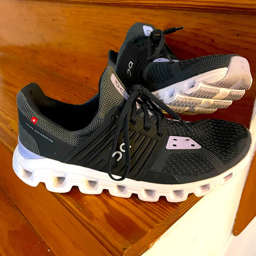 Women’s Size 10 On Cloud Running Shoes